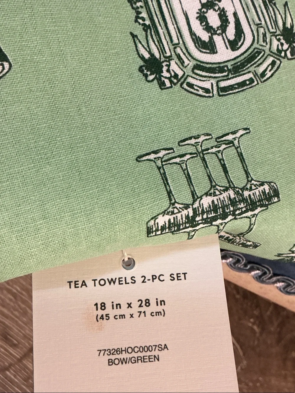 crown & ivy x Sewing Down South NWT Light Green Holiday Print Kitchen Towel Set